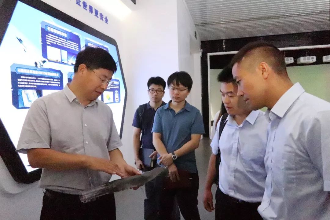 航空制造技术研究院、小米科技有限公司到北京石墨烯研究院洽谈合作