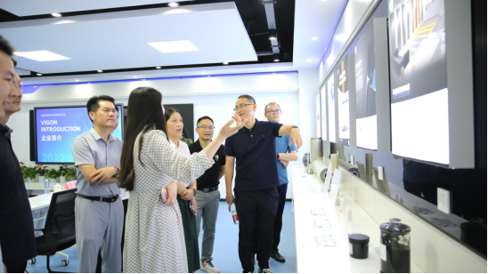 合肥市市委统战部、合肥市青年商会领导一行莅临微晶科技参观交流