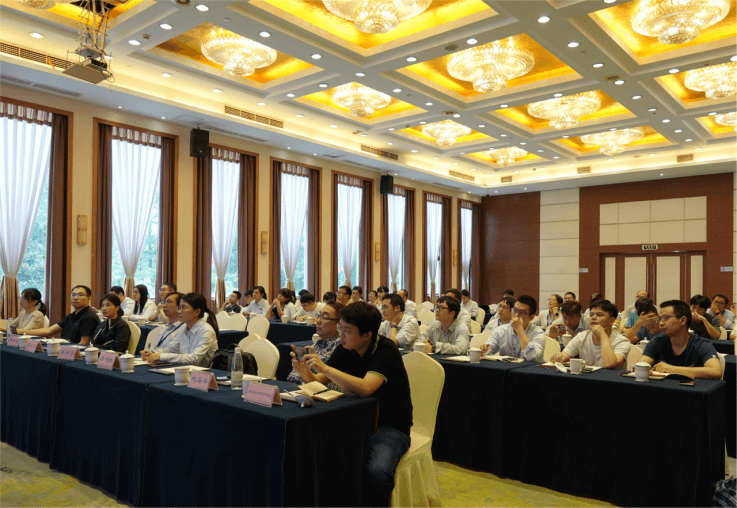 化学与材料工程学院组织师生参加《新材料产业及石墨烯技术发展情况》专题讲座