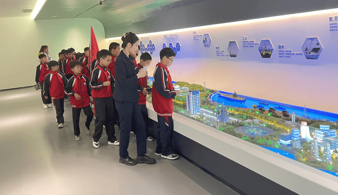遨游科技世界 点亮科学梦想—数百名学生在煜和科技馆开启科技研学之旅