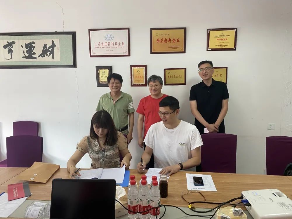 江苏省石墨烯联盟与江苏欣战江纤维科技股份有限公司签约