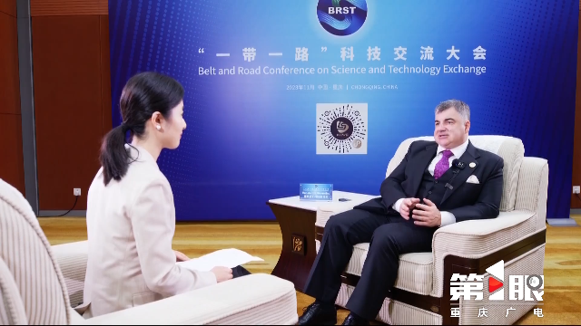 重庆新闻联播 | 聚焦“一带一路”科技交流大会·重庆专访 康斯坦丁·诺沃肖洛夫：科创环境+人才优势 重庆新材料产业前景广阔
