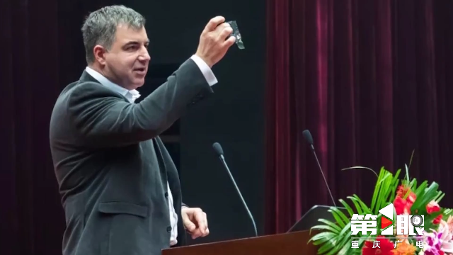 重庆新闻联播 | 聚焦“一带一路”科技交流大会·重庆专访 康斯坦丁·诺沃肖洛夫：科创环境+人才优势 重庆新材料产业前景广阔