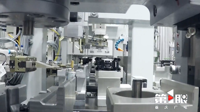 重庆新闻联播 | 聚焦“一带一路”科技交流大会·重庆专访 康斯坦丁·诺沃肖洛夫：科创环境+人才优势 重庆新材料产业前景广阔