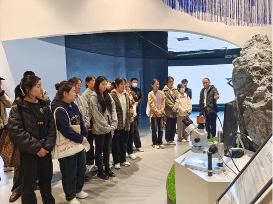 科技创造未来，人才引导潮流｜新乡学院化学与材料工程学院与华北水利水电大学材料学院师生在煜和科技馆开启研学之旅