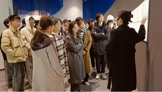 探索新材料领域的科技之光｜河师大材料学院师生参观煜和石墨及石墨烯科技馆