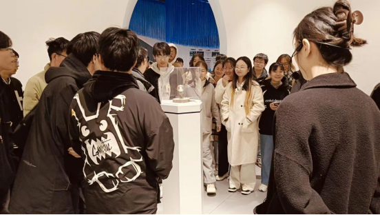 探索新材料领域的科技之光｜河师大材料学院师生参观煜和石墨及石墨烯科技馆