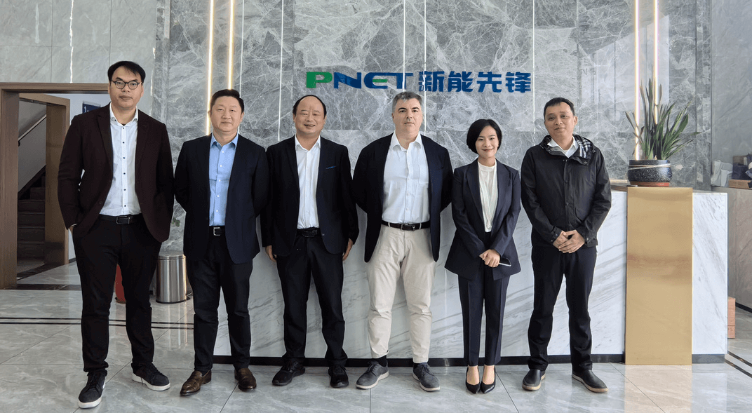 诺贝尔物理学奖获得者康斯坦丁·诺沃肖洛夫教授一行访问宁德新能先锋检测科技有限公司