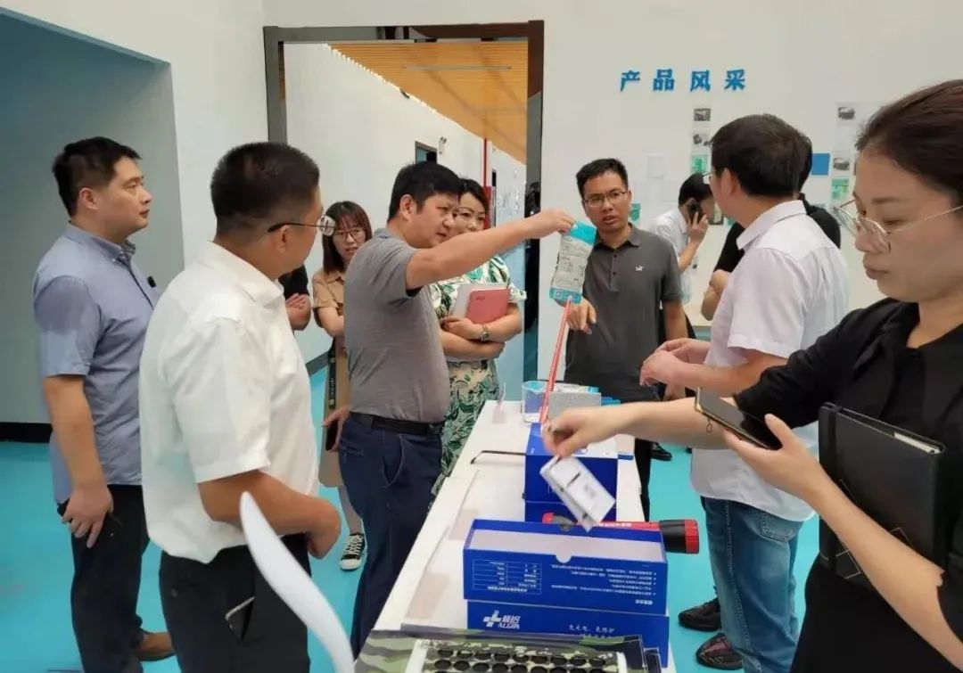 东投集团、海江投资领导一行考察浙江省石墨烯制造业创新中心