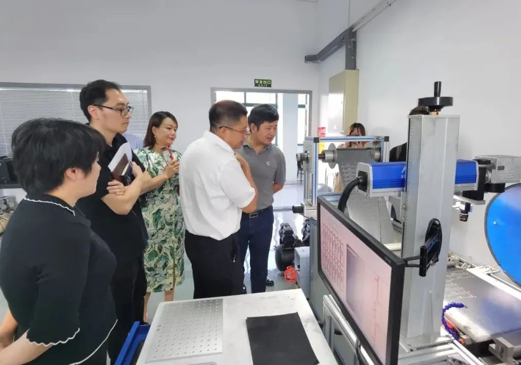 东投集团、海江投资领导一行考察浙江省石墨烯制造业创新中心