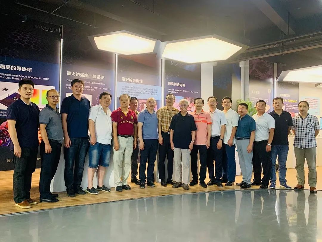 上海市石墨烯产业技术功能型平台负责人获2021年上海科普教育创新奖