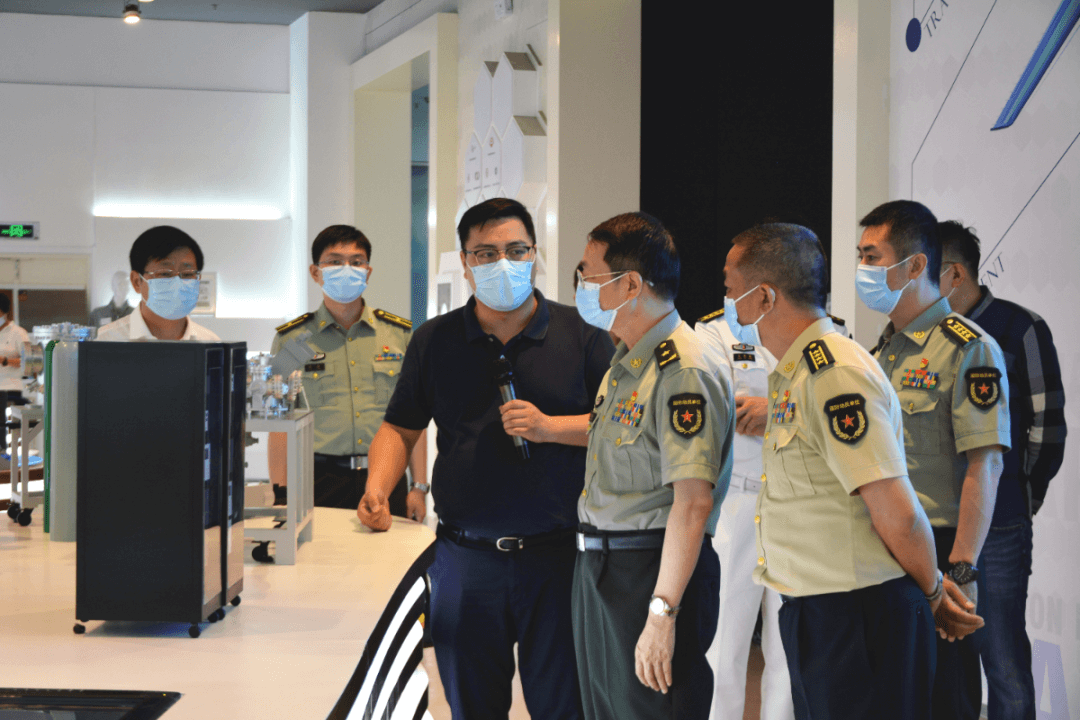 江苏省军区政委张孟滨一行调研小镇石墨烯产业