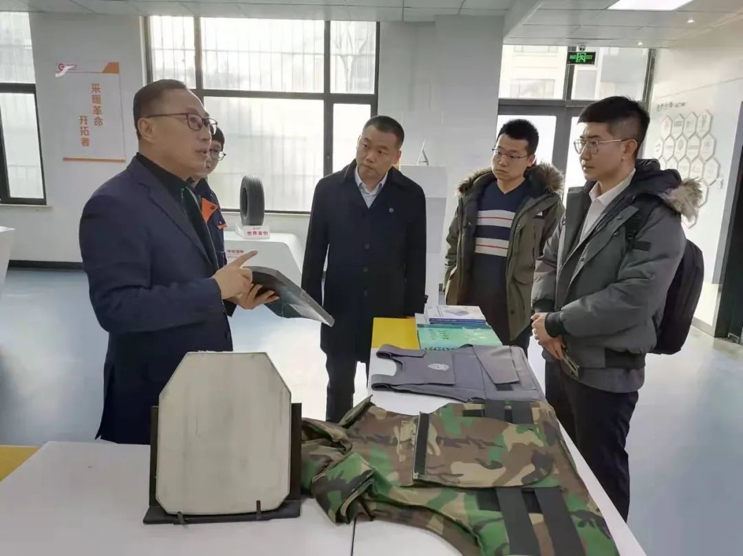 君戎启创基金到访华高墨烯考察交流：促进深化合作，推动互利共赢！