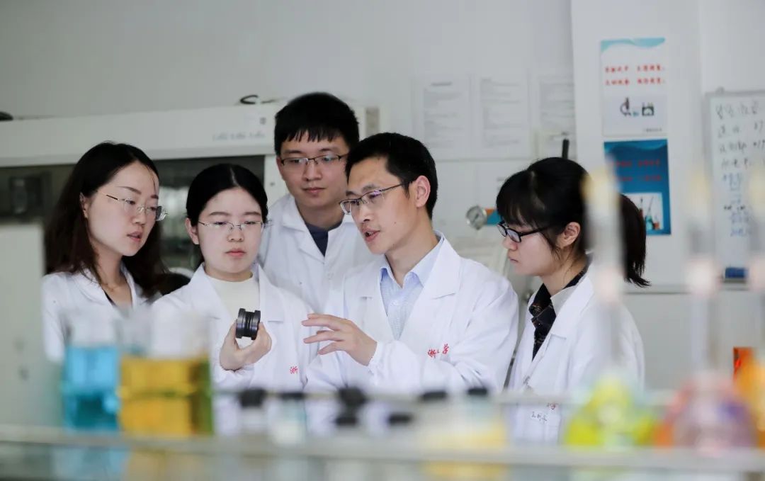 石墨烯纤维及宏观材料取得新进展—浙大纳高团队2021回顾
