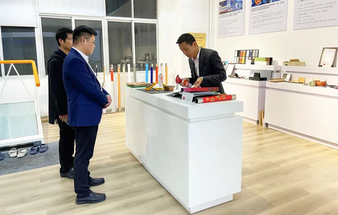 启东高新区党（工）委书记施灵马一行莅临中烯新材料考察调研！