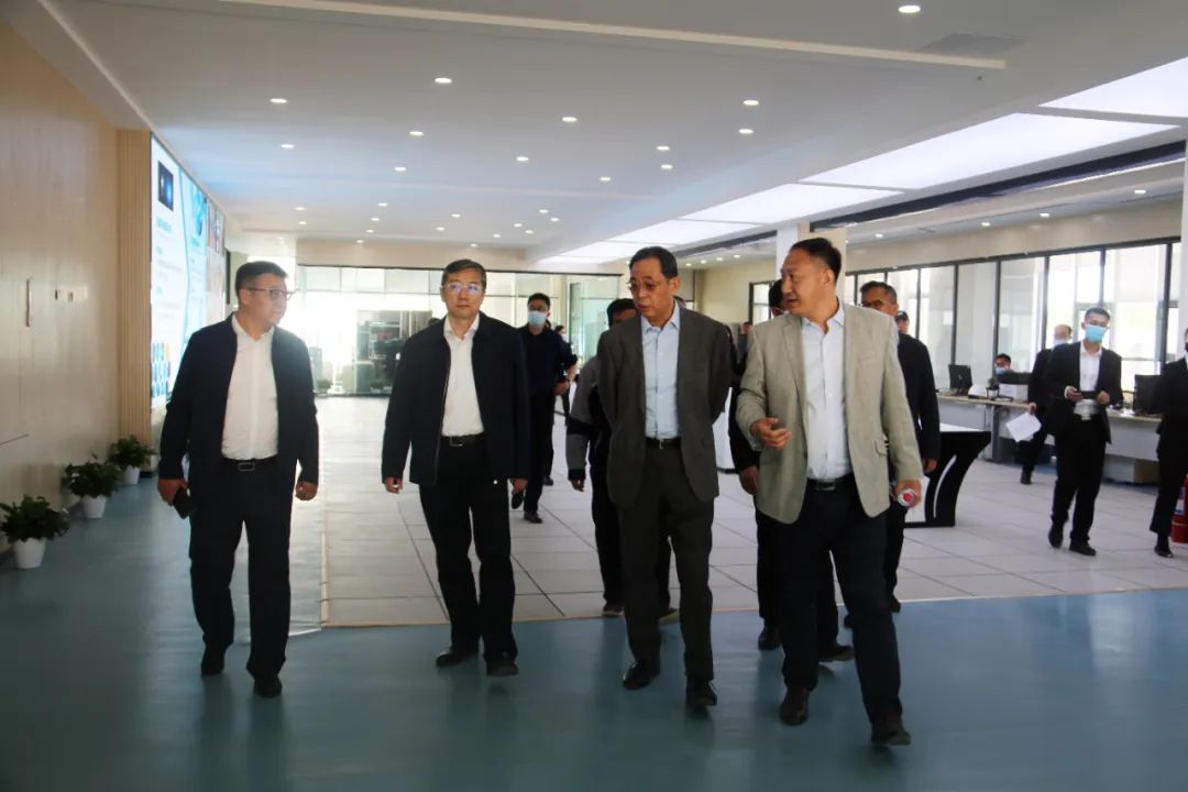宁夏回族自治区党委副书记、银川市委书记姜志刚及相关领导一行莅临宁夏墨工科技观摩指导工作