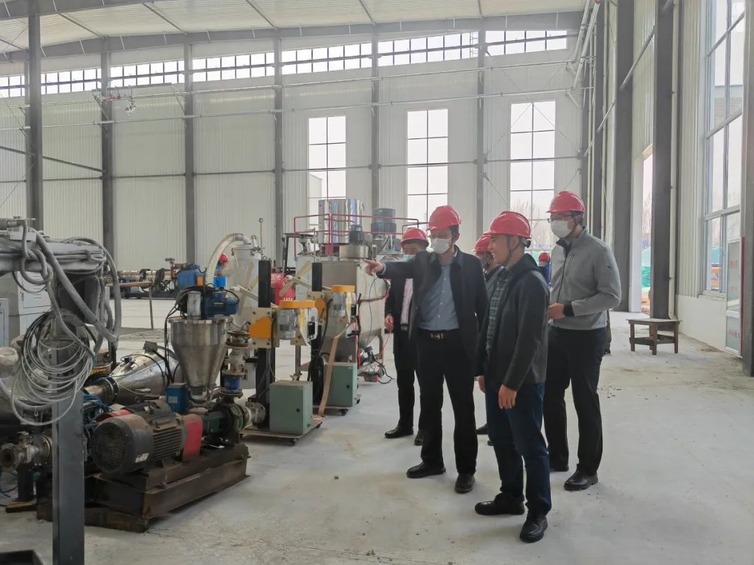 鲁泰科研分公司(研发中心)康甲到新生产车间进行清明节期间疫情防控及项目建设调研