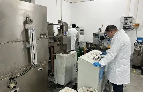 江岸这家科技企业研制国内顶尖电磁屏蔽石墨烯膜