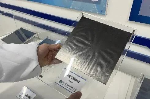 江岸这家科技企业研制国内顶尖电磁屏蔽石墨烯膜