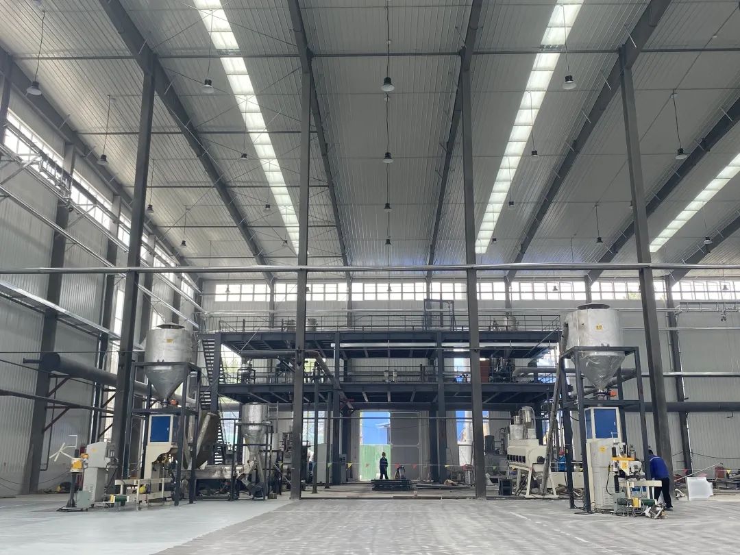 【新闻】石墨烯高分子复合材料标准化车间生产线安装调试成功