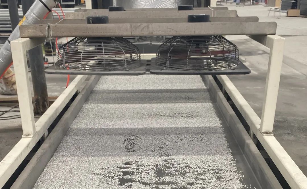 【新闻】石墨烯高分子复合材料标准化车间生产线安装调试成功