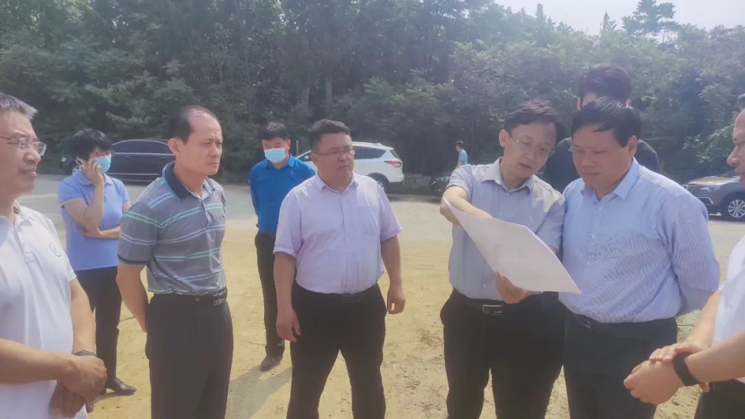 山东产业技术研究院副院长刘孟德来山东岱岳经济开发区考察调研高通量石墨烯导热膜项目推进情况