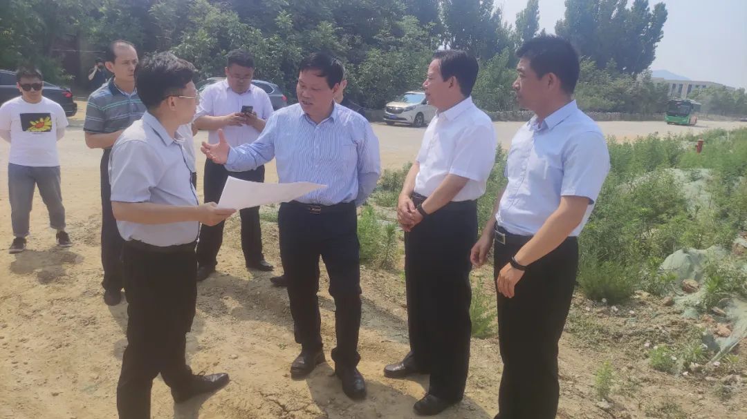 山东产业技术研究院副院长刘孟德来山东岱岳经济开发区考察调研高通量石墨烯导热膜项目推进情况