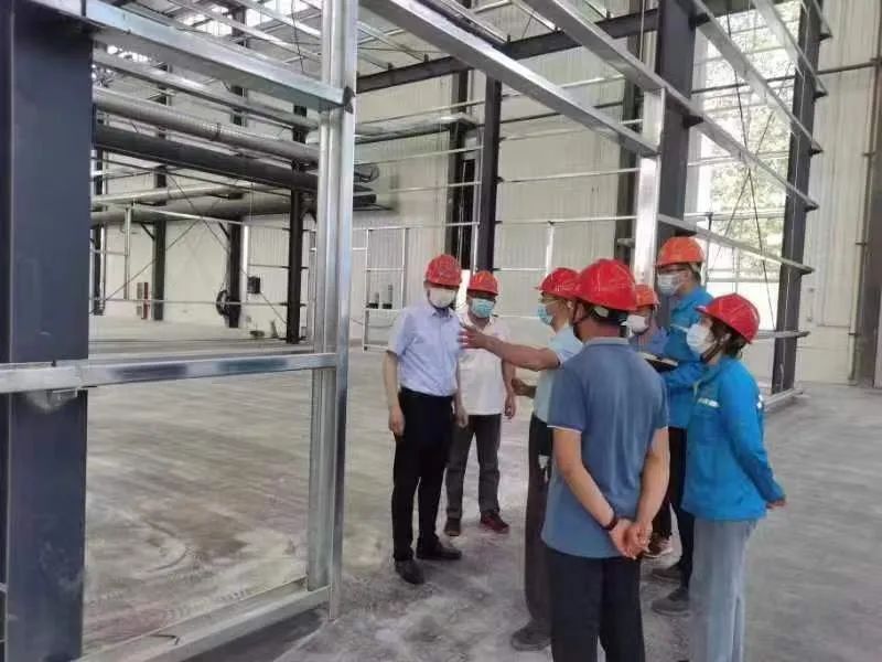 康甲带队到石墨烯高分子复合材料标准化车间督导检查安全生产和项目建设工作