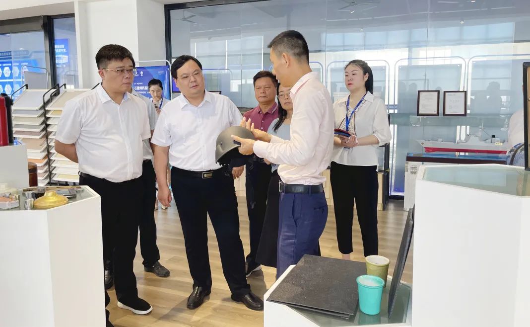 启东市人民政府副市长王春华一行莅临中烯新材料考察调研！