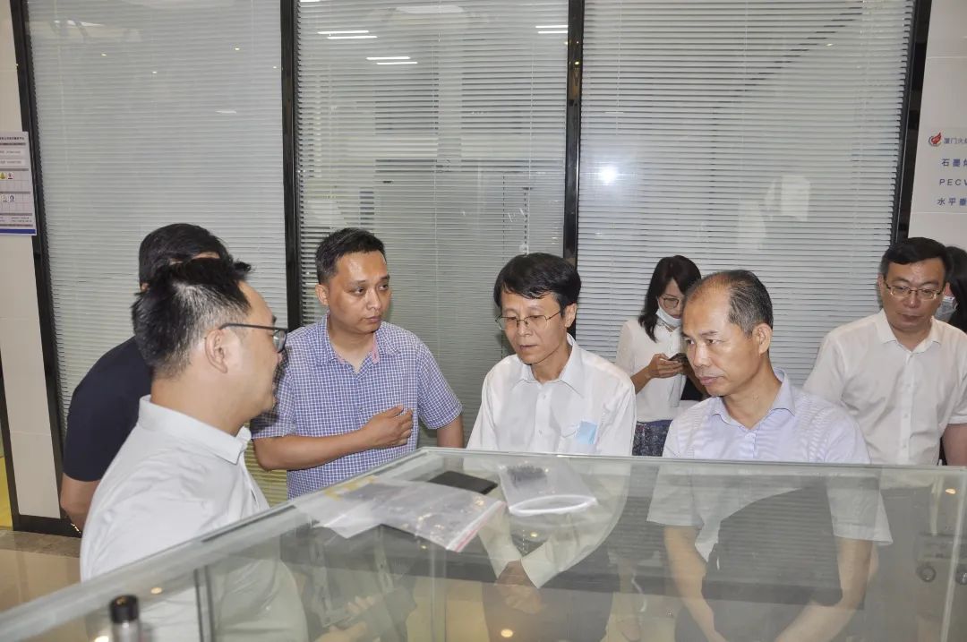 厦门市委常委、副市长黄晓舟调研火炬石墨烯平台