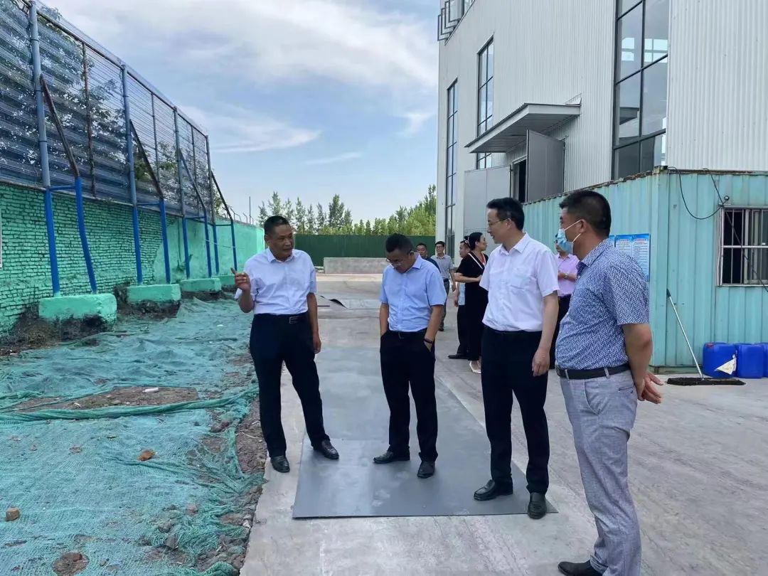 贾广海带队到石墨烯高分子复合材料标准化车间检查指导工作