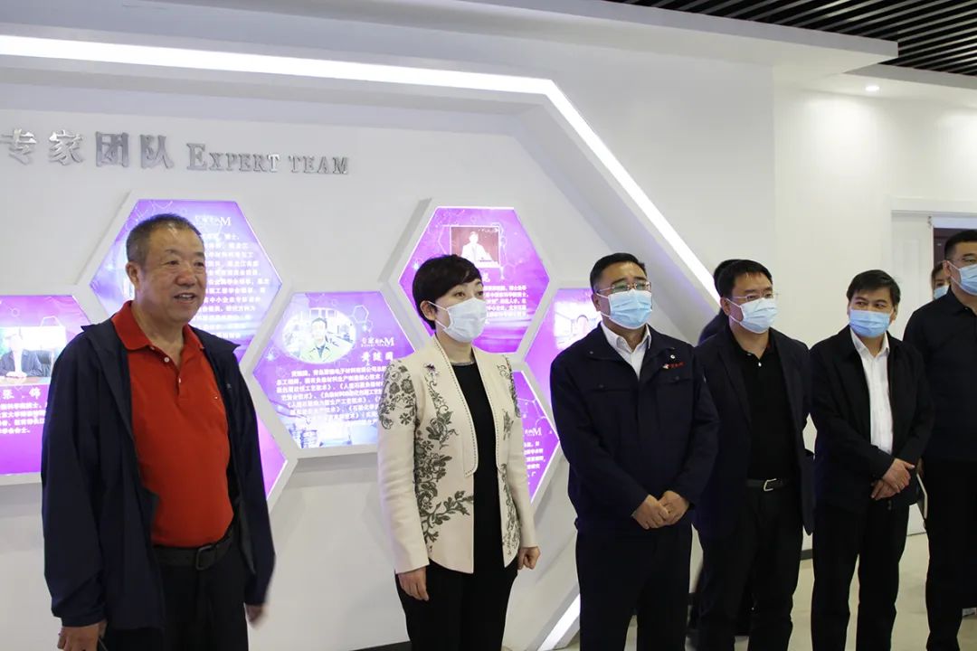 市委常委、宣传部部长韦青深入新兴区调研创意设计产业项目