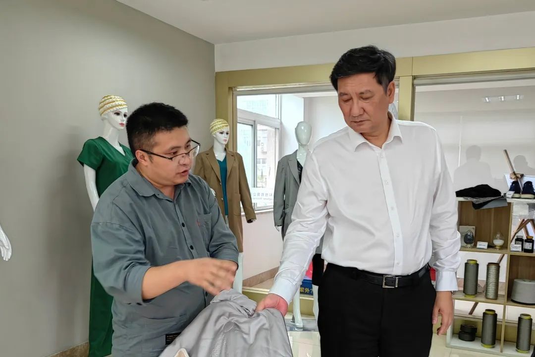 刘志伟率队考察对接石墨烯产业化项目