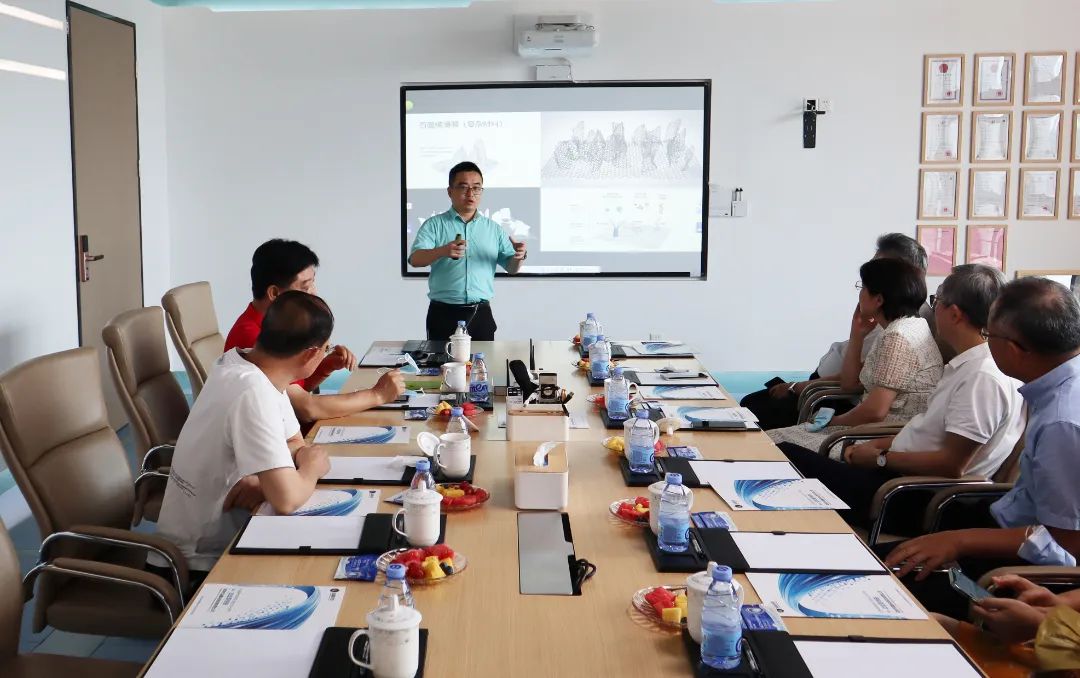 珠海市政协主席王开洲一行莅临溢鑫科技调研指导直立石墨烯产业