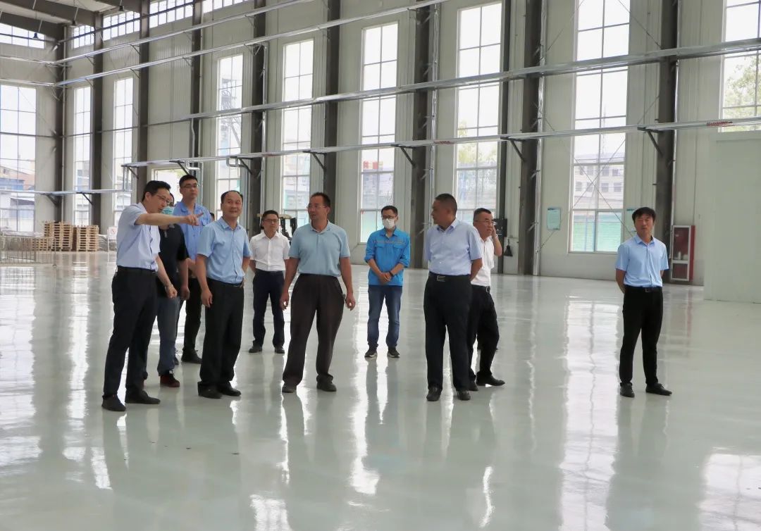 魏忠勋带队到石墨烯高分子复合材料标准化车间检查指导工作