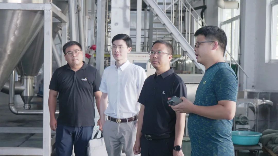 湖北省宜昌市猇亭区副区长鲍剑飞、浙江鸿慈集团董事长兼浙江宜昌商会会长张斌一行莅临高烯科技调研指导