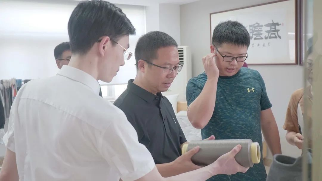 湖北省宜昌市猇亭区副区长鲍剑飞、浙江鸿慈集团董事长兼浙江宜昌商会会长张斌一行莅临高烯科技调研指导