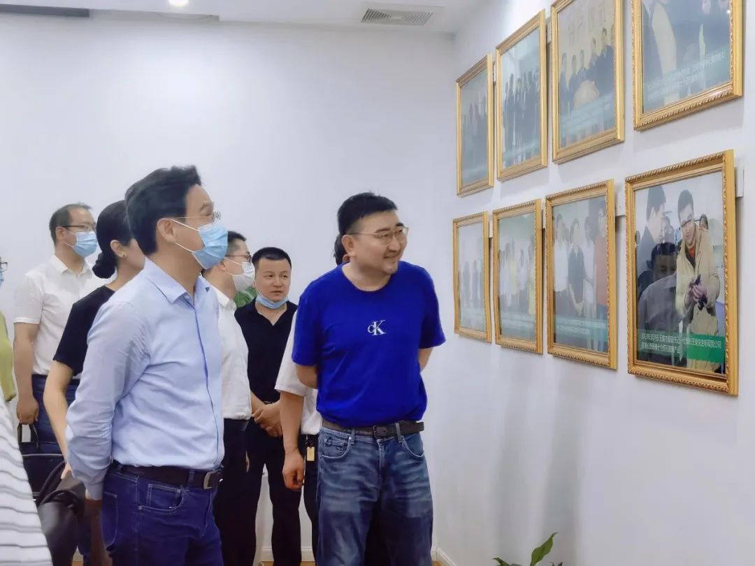 常州副市长徐华勤调研第六元素