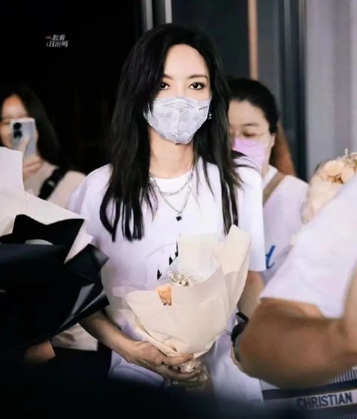 超亲石墨烯口罩“霸屏”顶级石墨烯论坛，与会者们争相佩戴！