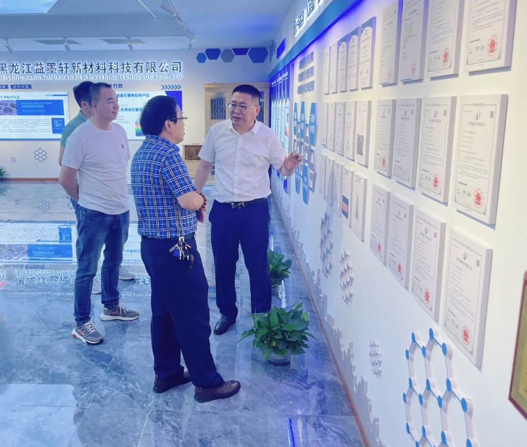 中国建筑节能协会电能供热专委会会长、哈尔滨工业大学建筑学院研究员级高工张斌来到黑龙江益墨轩公司调研