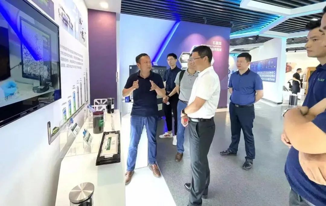 镇海区组织部部长周方涛考察调研石墨烯创新中心