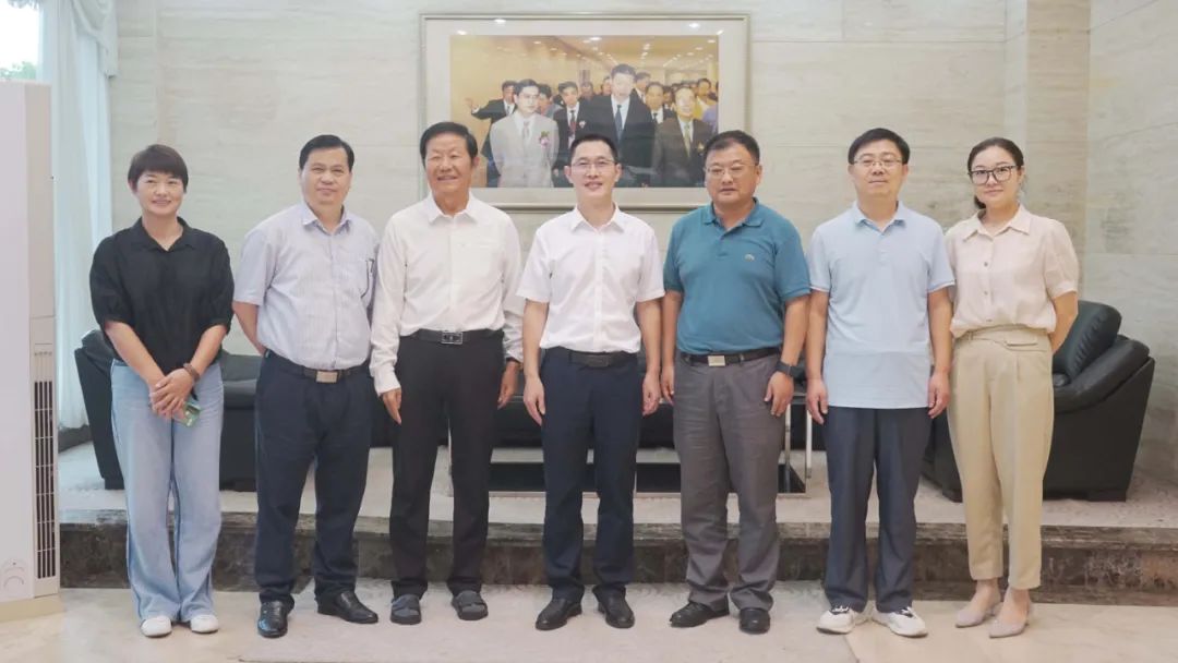 安徽省南陵县委书记李新宇与芜湖顺荣汽车部件有限公司董事长吴绪顺一行莅临高烯科技调研指导!