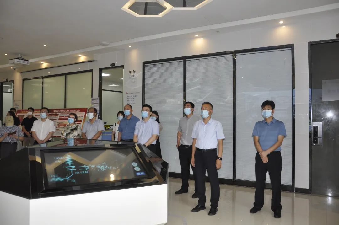 陕西省渭南市政府一行调研火炬石墨烯