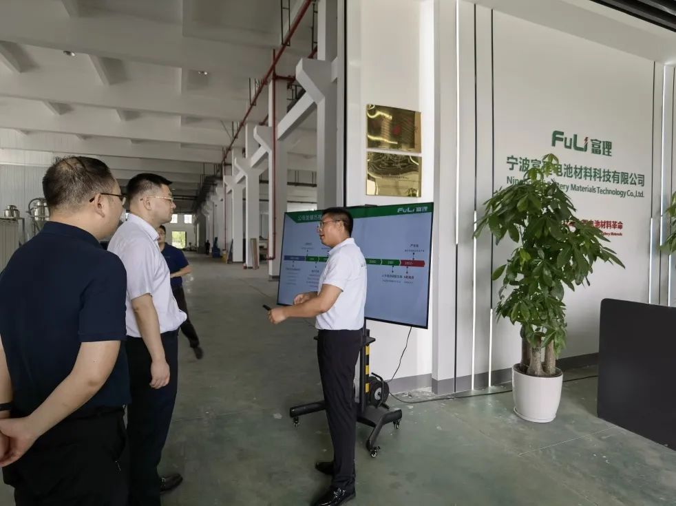 宁波市镇海区区长林斌一行调研浙江省石墨烯创新中心