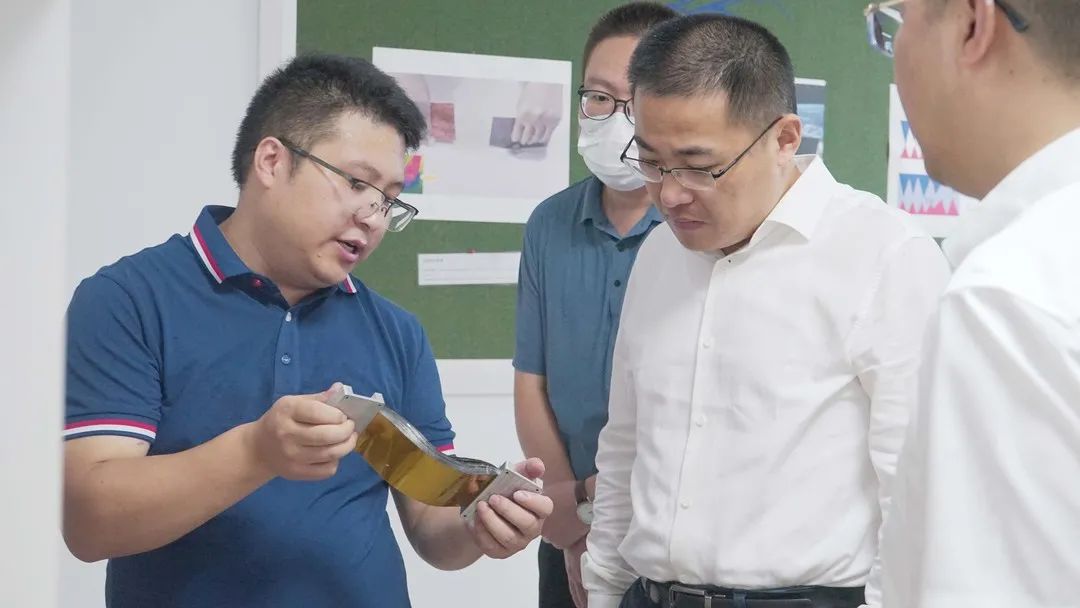 湖北省宜昌市猇亭区区委副书记、区政府区长左晓一行莅临高烯科技调研指导!