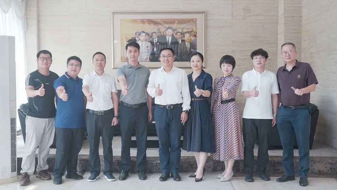 湖北省宜昌市猇亭区区委副书记、区政府区长左晓一行莅临高烯科技调研指导!