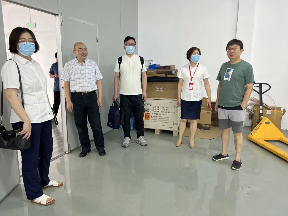 宝山区人才服务中心主任钱建凤一行来访石墨烯平台