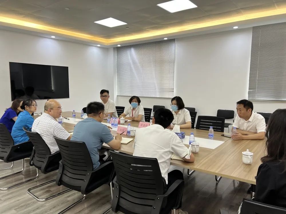 宝山区人才服务中心主任钱建凤一行来访石墨烯平台