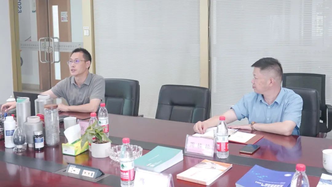 杭州市政协常委、工商联副会长、德意控股集团董事长高德康，敦钧资产董事长许辽锋，华驰化纤董事长高月萍莅临高烯科技调研指导!