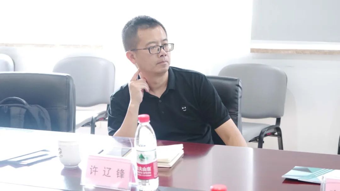 杭州市政协常委、工商联副会长、德意控股集团董事长高德康，敦钧资产董事长许辽锋，华驰化纤董事长高月萍莅临高烯科技调研指导!